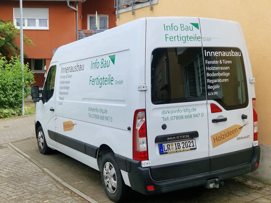 Fahrzeug der Info-Bau-Fertigteile GmbH in Friesenheim